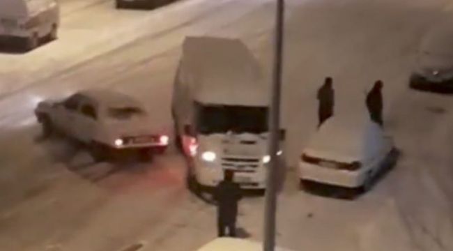 Yollar çarpışan araba pistine döndü, kazalar peş peşe geldi