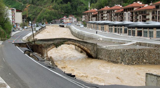 20 ay önce sel afeti yaşayan Dereli'de su seviyesi yükselen dere paniğe neden oldu