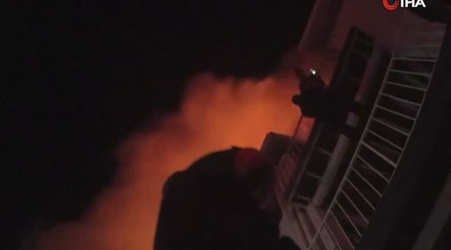 ABD polisi, 1 yaşındaki bebeği yangından kurtarmak için balkona tırmandı