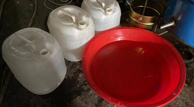 Adana'da 2 bin 295 litre sahte içki ele geçirildi