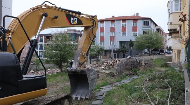 Adresi karıştırdı, yanlış binayı yıktı