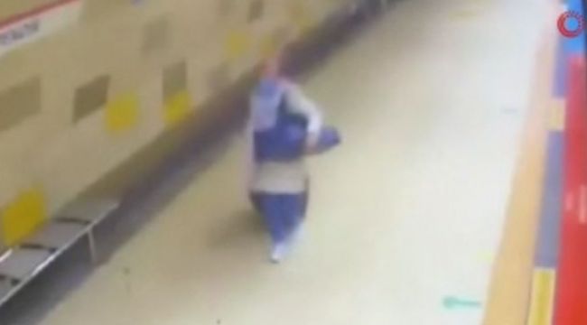 Annesinin Nisa Mihriban bebeği sokağa bıraktığı anlar