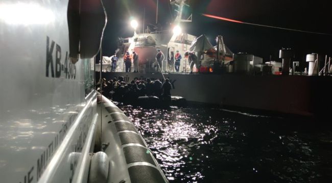 Ayvalık'ta 33 göçmen kurtarıldı