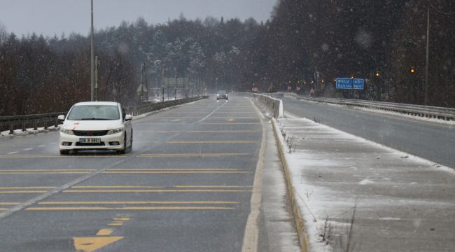 Bolu Dağı'nda kar yağışı etkili oluyor