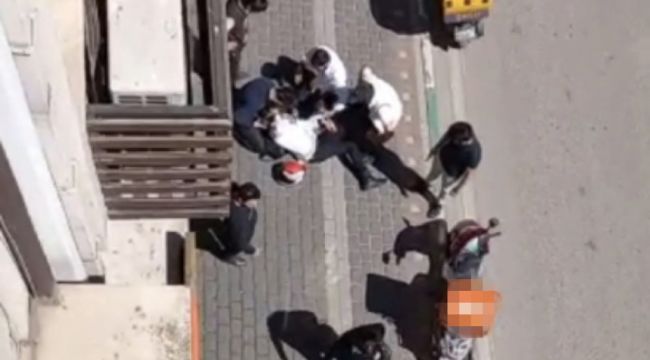 Bursa'da seyir halindeki kurye dengesini kaybederek yere düştü