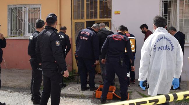Çukurlar kazılı evde ölü bulundu