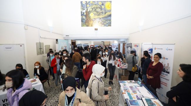 DEÜ, gençlere kariyer fırsatları sunmayı sürdürüyor