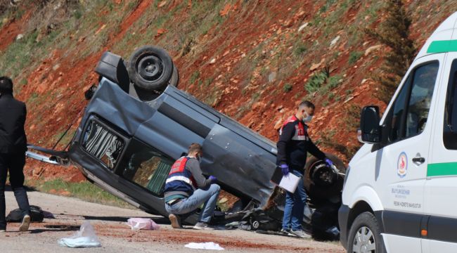 Devrilen araç yurt müdürü ve aşçısına mezar oldu