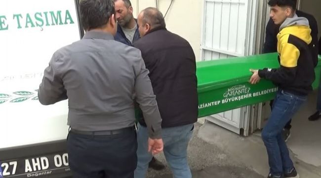 Evinin önünde çay içerken vurularak öldü