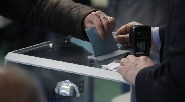 Fransa'da halk sandık başında
