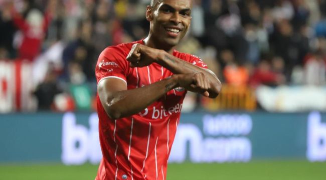 FT Antalyaspor'da defansın sigortası Naldo