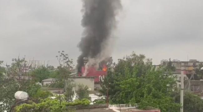 Gizemli evin yanında bulunan evde çıkan yangın korkuttu