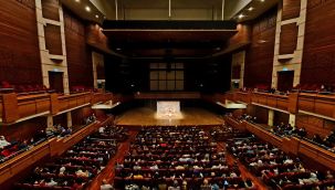Hülya-Özdemir Nutku Uluslararası İzmir Tiyatro Festivali başladı