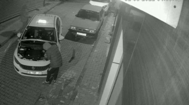 İstanbul'da ticari taksiden akü hırsızlığı