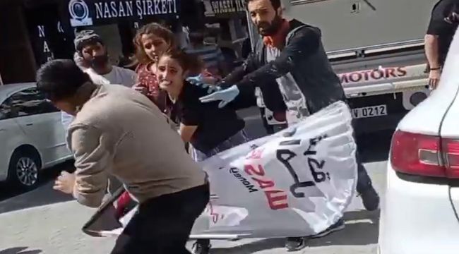 Kadın kavga ettiği manava uzun bir sopayla saldırdı