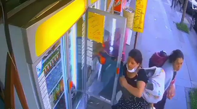 Kadınlar market dolabından yoğurt çaldı
