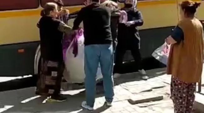 Kağıt toplayıcısı kadınların yer anlaşmazlığı saç saça kavgaya dönüştü