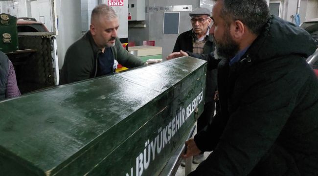 Kanser hastası kadın, babasını uykusunda baltayla öldürdü