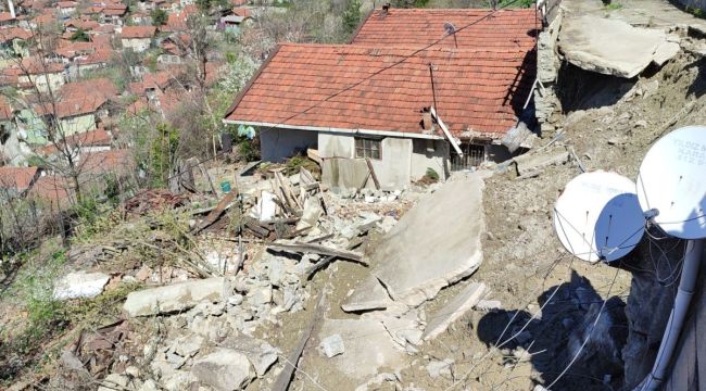 Karabük'te heyelan 2 eve zarar verdi