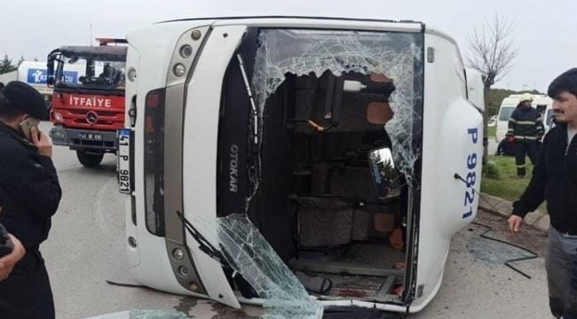 Kocaeli'de tır ve servis aracı çarpıştı, çok sayıda yaralı var