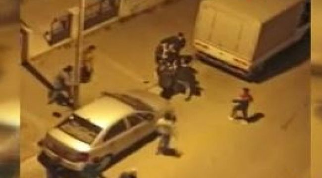Küçükçekmece'de bıçaklı kavga kamerada: 1 yaralı