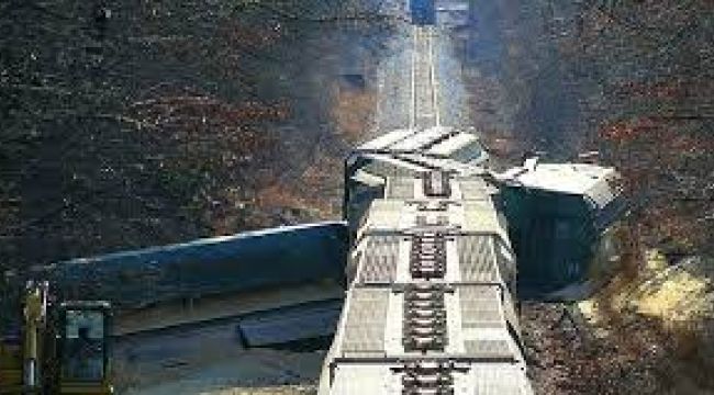Macaristan'da kamyon ve tren çarpıştı