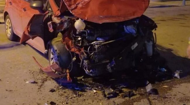 Manisa'da askeri ambulans ile otomobil çarpıştı
