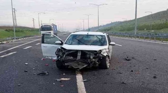 Manisa'da iki otomobil çarpıştı