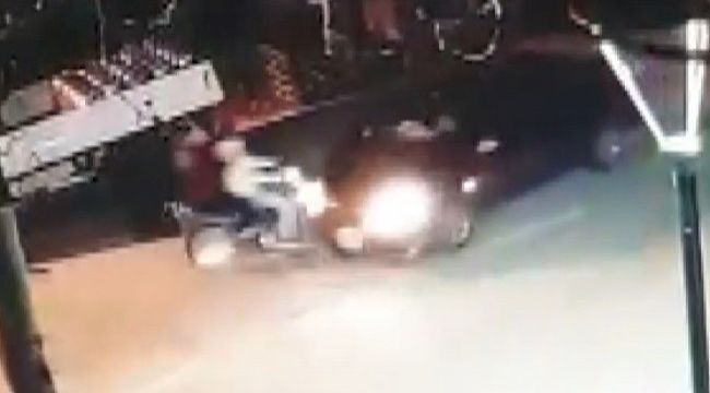 Otomobil ile motosiklet kafa kafaya çarpıştı