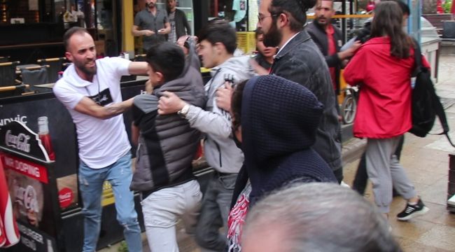 Şehir eşkıyaları önce çocuğu ardından araya giren esnafı tekme tokat dövdü