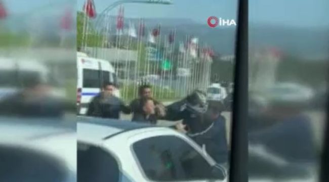 Trafikte yumruk yumruğa yol verme kavgası