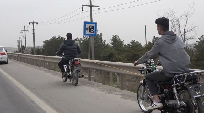 Trafikteki tehlikeli yolculuk görenleri şoke etti