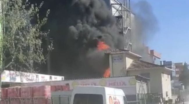 Tuzla boya fabrikasında yangın
