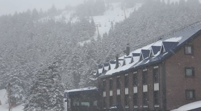 Uludağ'da kar yağışı dinmek bilmiyor