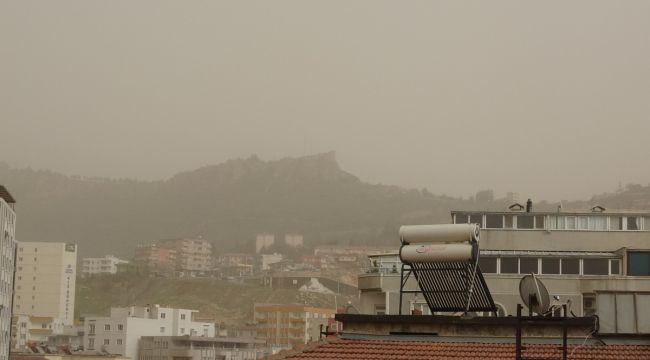 Uzmandan uyarı: 'Solunum ve kalp hastaları toz taşınımında evden çıkmamalı'
