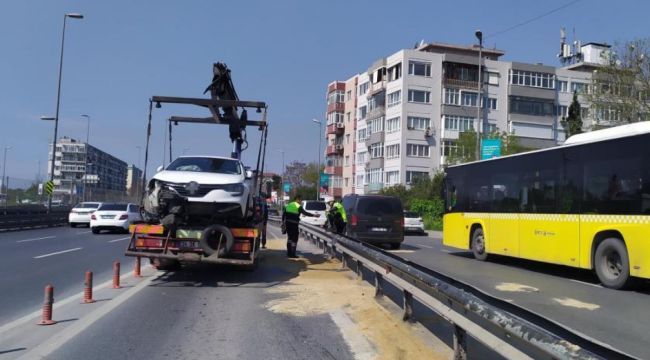E-5'te korkutan kazada araç bariyerlere çıktı