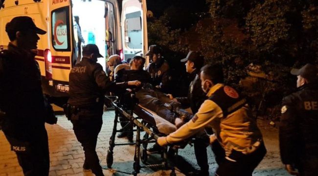 Evi yanan alkollü şahıs yolun ortasında sızıp kaldı