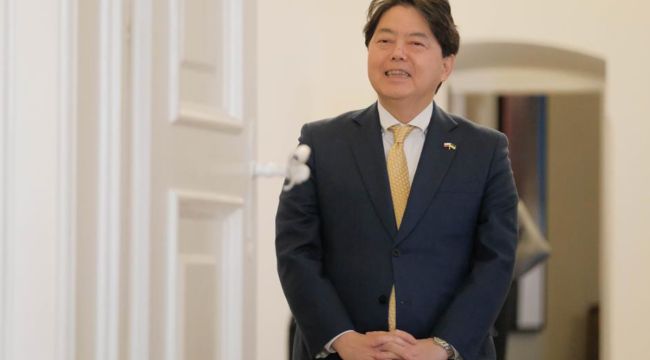 Japonya'dan Güney Kore ile buzları eritecek adım