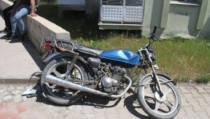 Otomobil ile motorsiklet kafa kafaya çarpıştı