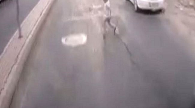 Özel halk otobüsü küçük çocuğa çarptı
