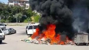 Sanayideki çöpler alev aldı, araçlar yanmaktan son anda kurtuldu