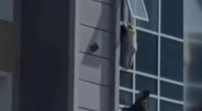 Sekizinci katta asılı kalan 3 yaşındaki çocuk son anda kurtarıldı