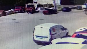 Yaşlı kadının kamyonetin altında kaldı