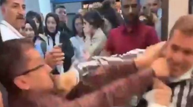 Boks maçını aratmaya kavga: Metroda tekmeli yumruklu kavga
