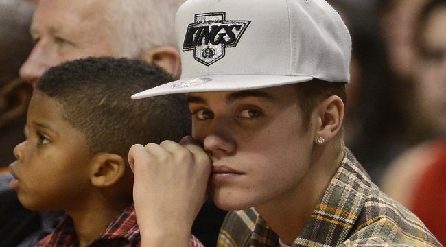 Justin Bieber yüz felci geçirdi