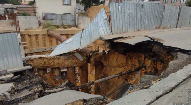 Korkunç olay: Yol birden çöktü