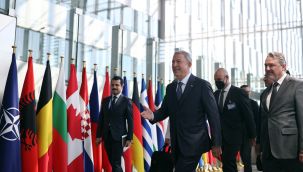 Milli Savunma Bakanı Akar NATO Karargahı'nda