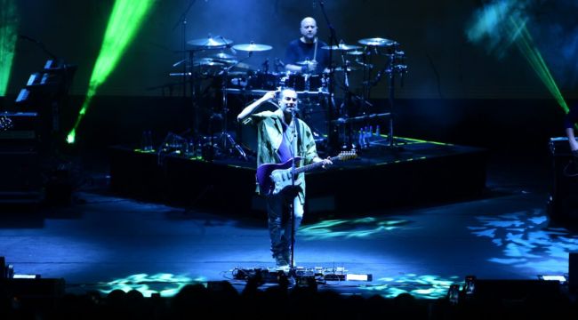 Mor ve Ötesi Grubu'ndan muhteşem konser