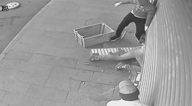 4 hırsız, levye ile kepengin kilidini kırıp girdikleri marketi talan etti