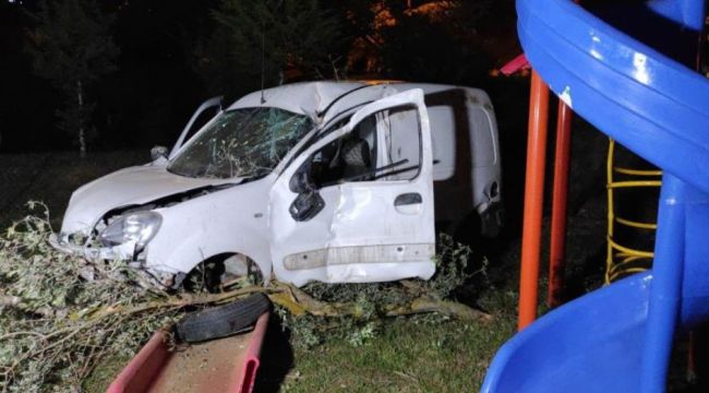 Araç çocuk parkına uçtu